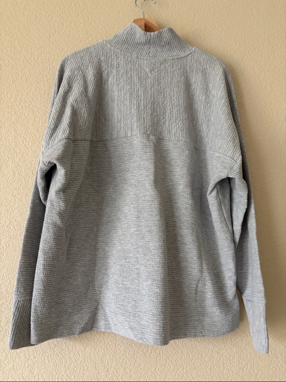 90 Degree by Reflex horizontal quilted pullover sweater in heather gray - Picture 2 of 3
